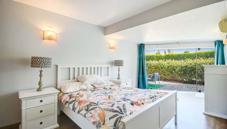 Fantastische Luxus-Villa mit 4 + 2 Schlafzimmern in Boavista Golf mit Meerblick