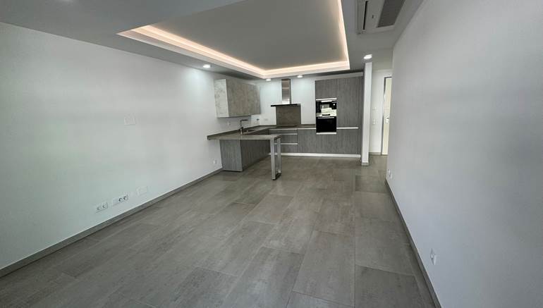 Modern 2 Bedroom Apartment Located in a Very Quiet Residential Area