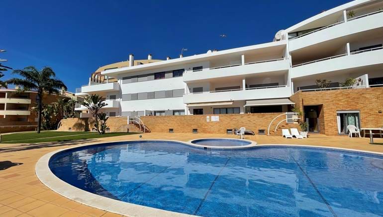 Spacious 3 Bedroom Apartment Close to the Beach 