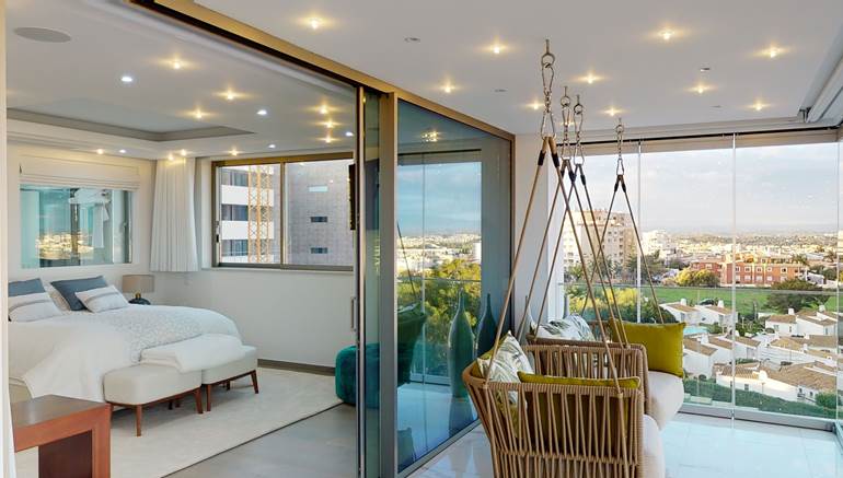 5 Bedroom Penthouse with Stunning Sea View 