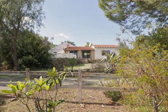  4 bedroom detached villa with a pool  - well located near Moncarapacho.