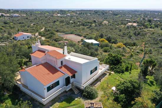 3 or 4 bedroom Villa & 2 bedroom Bungalow with beautiful distant sea views and 4,5ha of land.