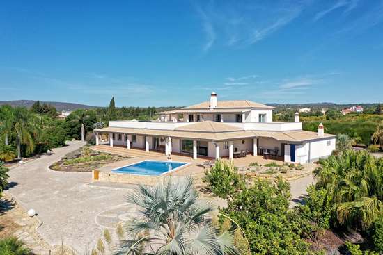 Distinctive 3 or 4  bedroom villa with pool, potential guest suite & amazing grounds.