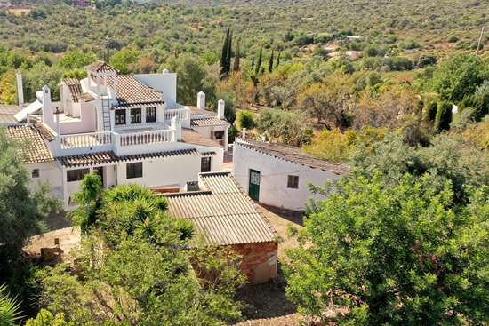 Semi-detached 5 bedroom Country house with outbuildings & beautiful country view, near Moncarapacho