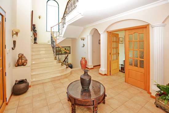 Stunning 4 or 5 bedroom HOME with pool, garage and  Olive groves.