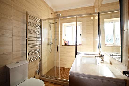 Detached 4 Bedroom split level Villa with Pool & double Garage near Sao Bras de Alportel.