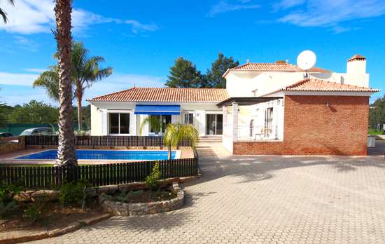 Detached 4 Bedroom split level Villa with Pool & double Garage near Sao Bras de Alportel.