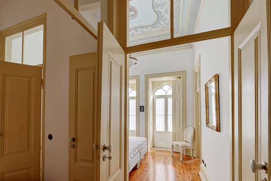 Historic house in the city of Olhão with 4 bedrooms, outdoor space and magnificent details