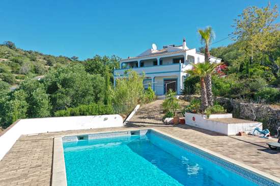 Traditional style 4 or 5 bedroom villa with pool and amazing sea views near Estoi.