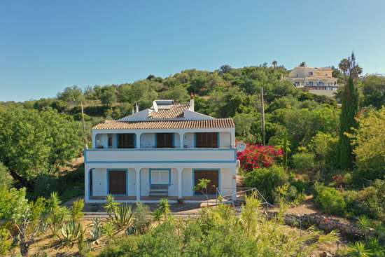 Traditional style 4 or 5 bedroom investment villa with pool & amazing sea views near Estoi.