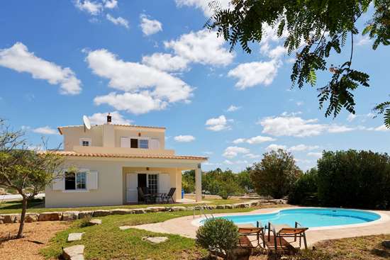 Une jolie villa de 3 chambres avec piscine près de Moncarapacho