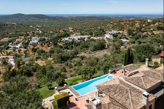 Stunning 4 bedroom villa with 1 bedroom guest annex, pool & an amazing sea view, near Loule