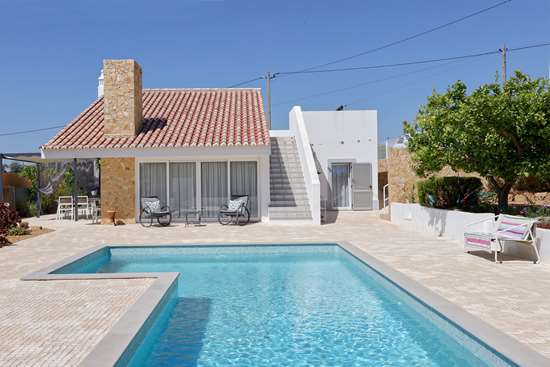 Beautiful renovated and extended 2 bedroom contemporay villa with pool near Moncarapacho.