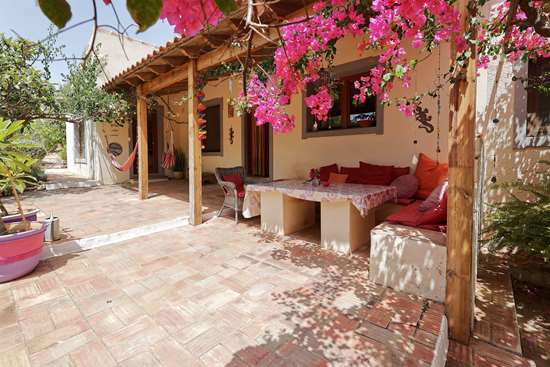 Charming country quinta with main house & annex sitting in 7000 m² plot , near Tavira.