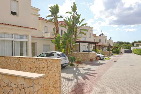 3 bedroom townhouse with communal pool and private parking set in secure gated estate near Olhão.