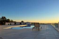 Belle villa contemporaine avec 4 chambre, piscine sur un terrain de plus de 6000 m² et de belles vues près de Gorjões
