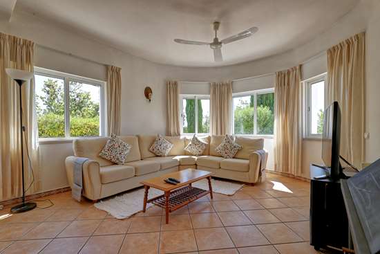 Villa individuelle avec 2 chambres, piscine chauffée et un terrain de plus de 5 000 m² près de Moncarapacho