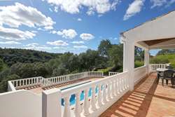 South facing detached 2 bedroom country villa with pool, near Santa Catarina de Fonte do Bispo.