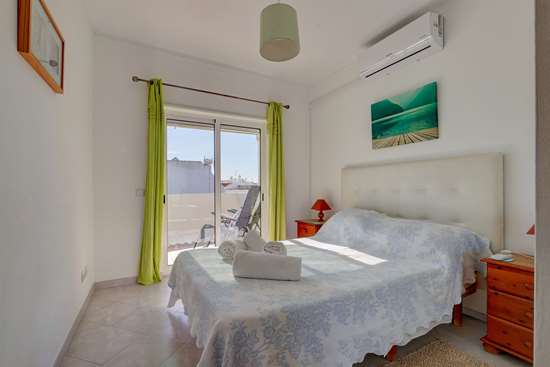 Apartamento T1 no último andar com excelente localização e vista mar em Santa Luzia, Tavira.