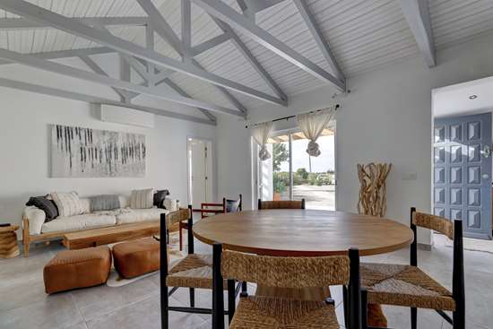 A beautiful 2 bedroom detached villa that was totally refurbished in 2021 located near Santo Estêvão, Tavira.
