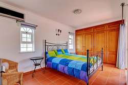 Villa spacieuse avec 4 chambres avec vue sur le barrocal à Santa Catarina Fonte do Bispo