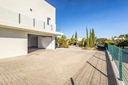  Maison individuelle de 4 chambres avec grand garage, jardins et piscine - Moncarapacho