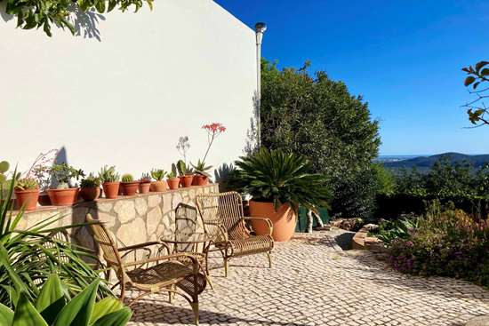 Attractive detached, energy-neutral 2 bedroom Villa with panoramic sea views near Loule.