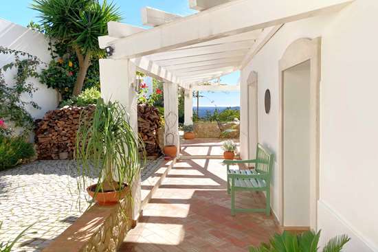 Attractive detached, energy-neutral 2 bedroom Villa with panoramic sea views near Loule.