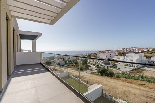 4 bedroom villa with sea view