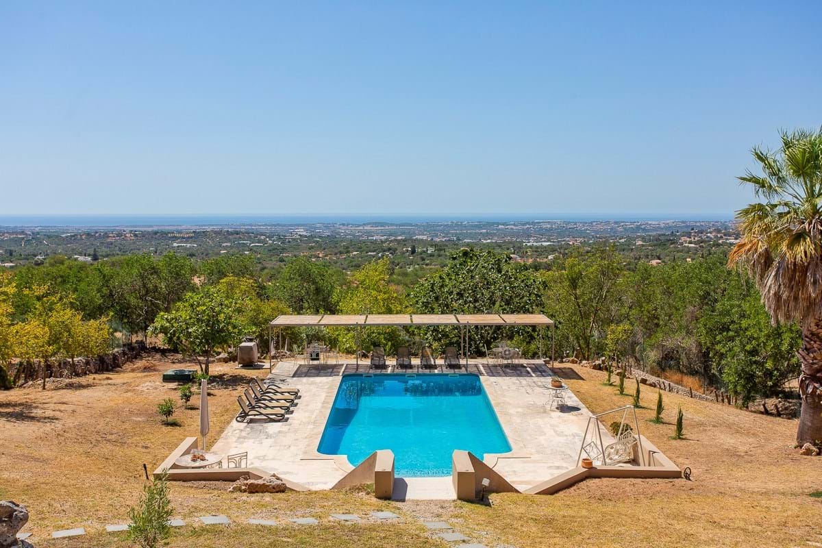 7 bed Villa For Sale in Boliqueime, Central Algarve - thumb 1