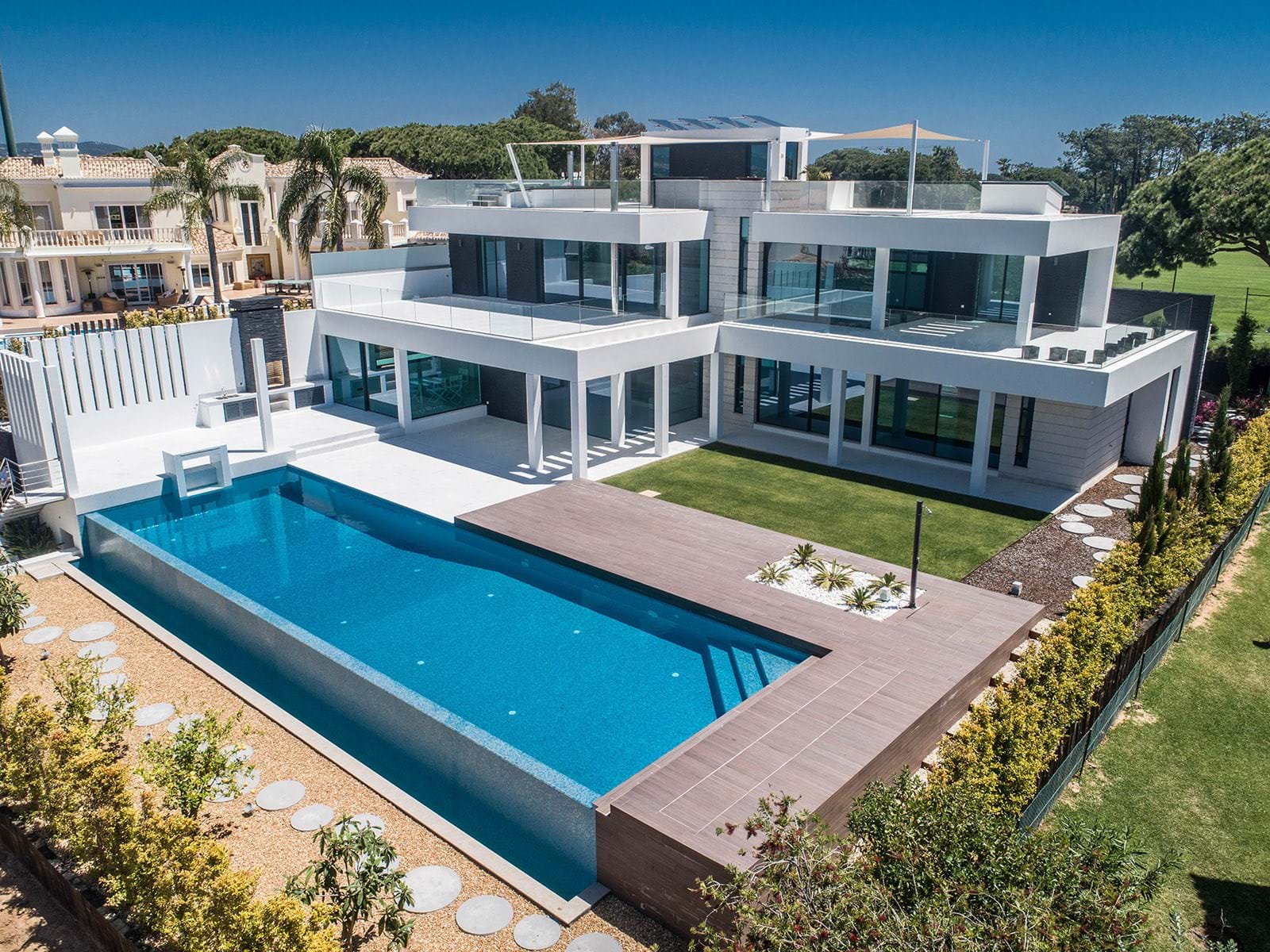 4 bed Villa For Sale in Vale do Lobo, Central Algarve - thumb 1