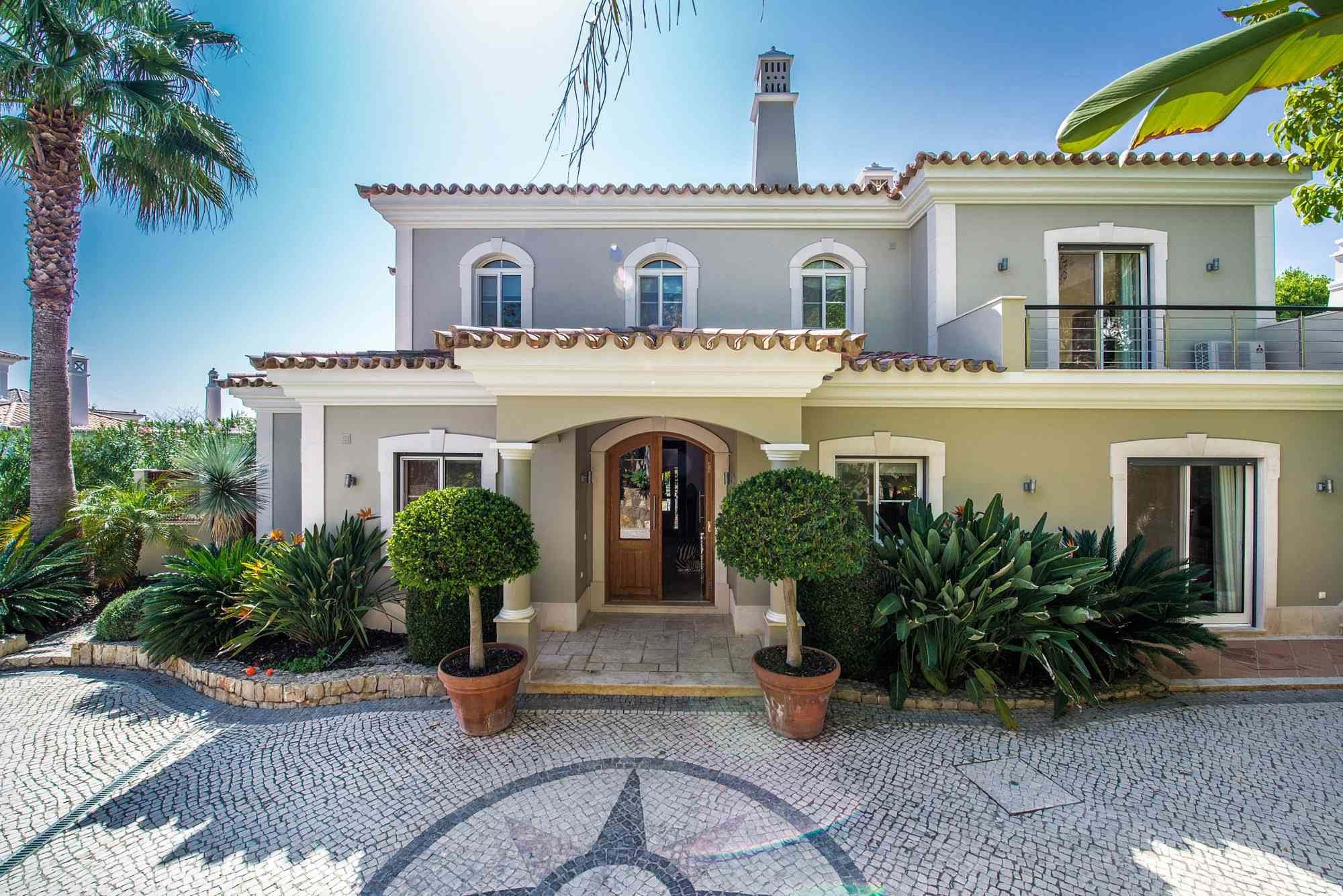 5 bed Villa For Sale in Quinta do Lago, Central Algarve - thumb 2