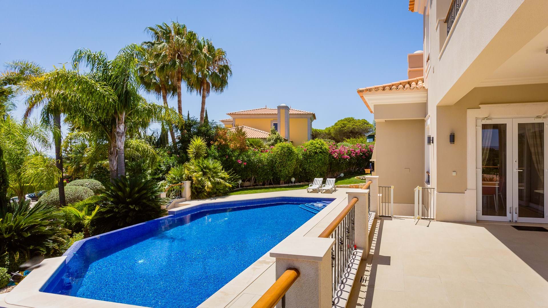 4 bed Villa For Sale in Quinta do Lago, Central Algarve - thumb 4