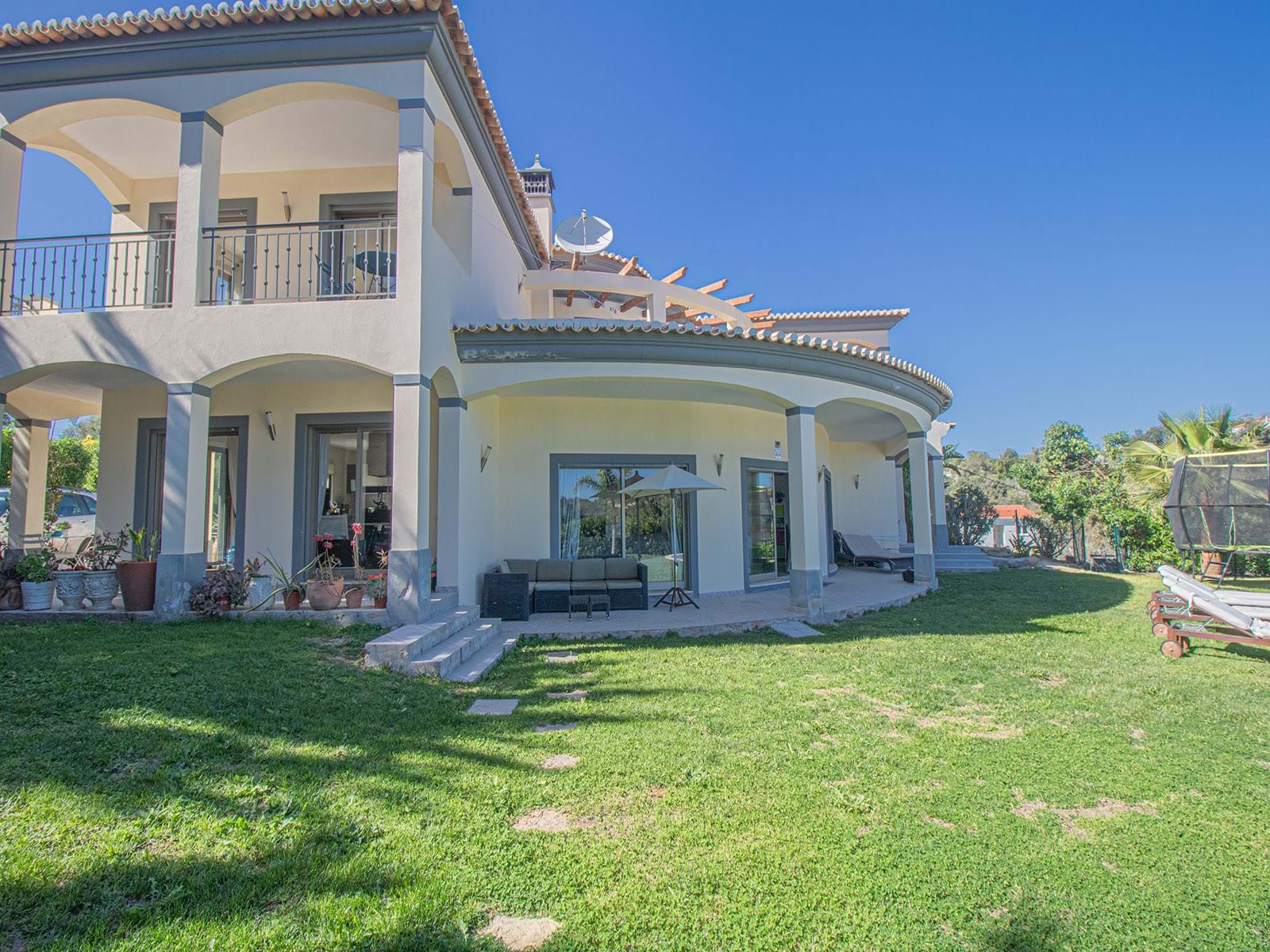 4 bed Villa For Sale in Loulé, Central Algarve - thumb 2