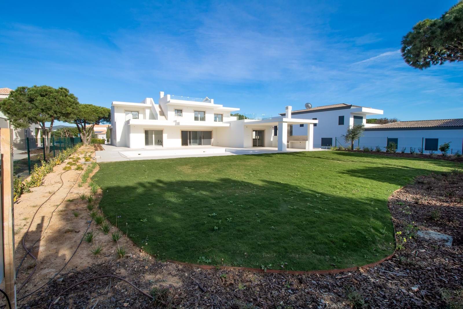 6 bed Villa For Sale in Loulé, Central Algarve - thumb 1