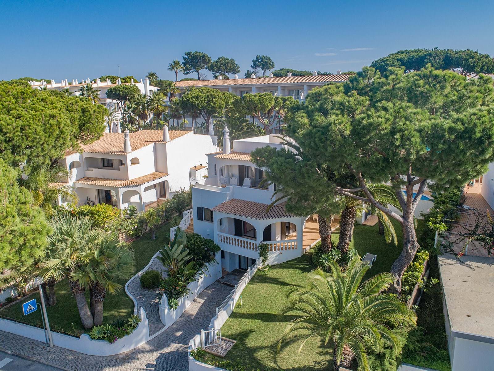 3 bed Villa For Sale in Loulé, Central Algarve - thumb 1
