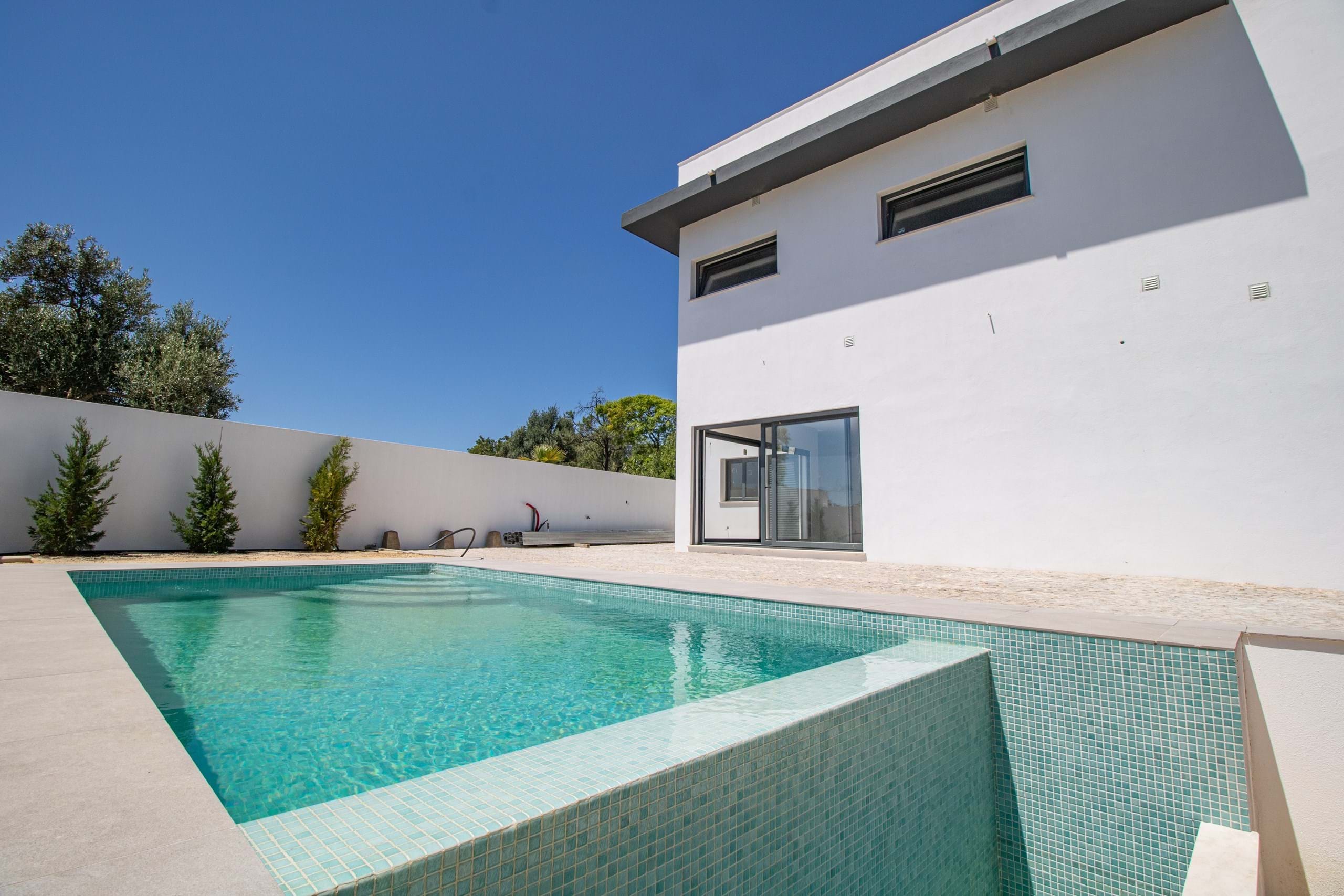 3 bed Townhouse For Sale in Faro, Central Algarve - thumb 2