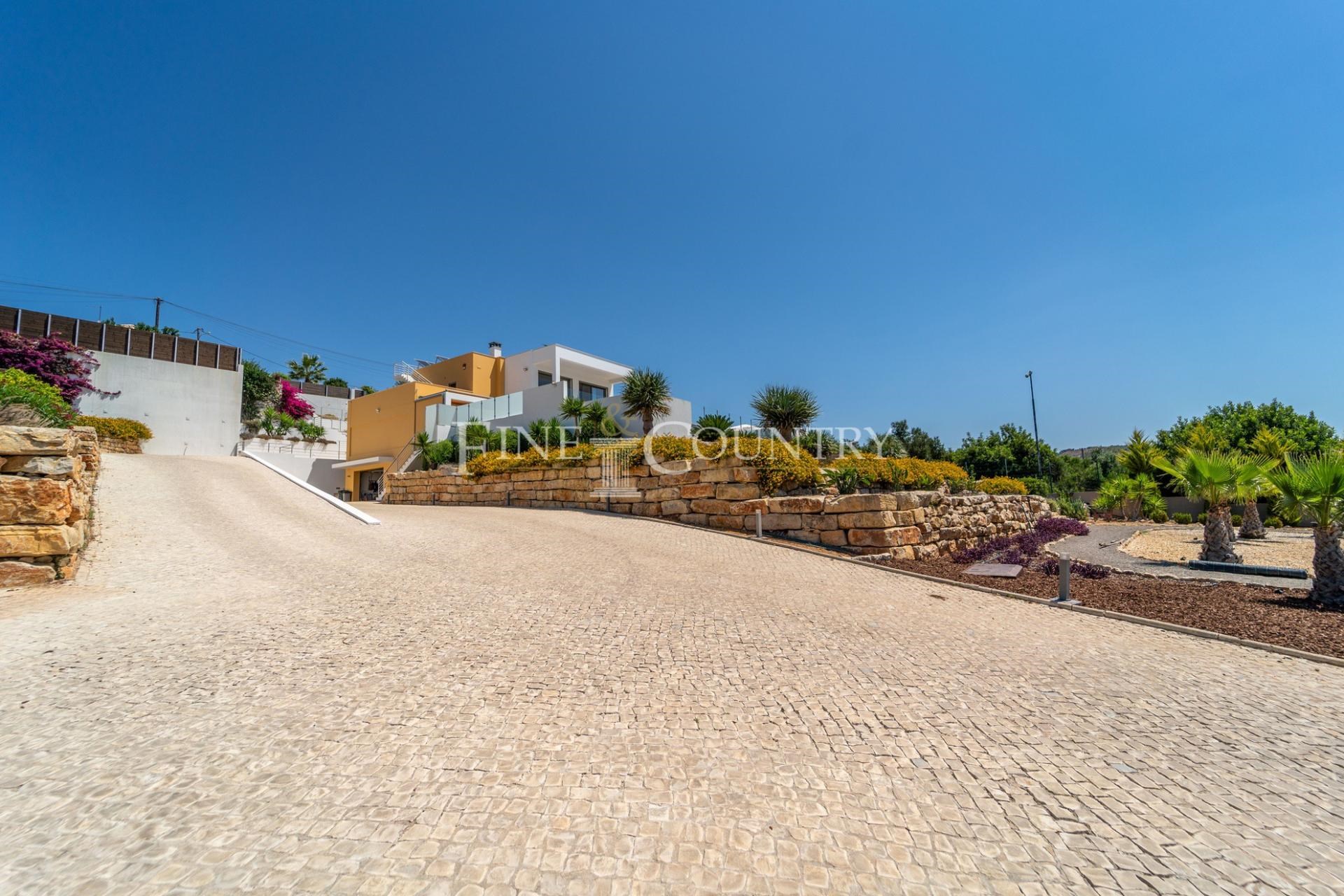 Photo of Loulé - Outstanding 5(+2)-Bedroom Villa with pool in São Clemente