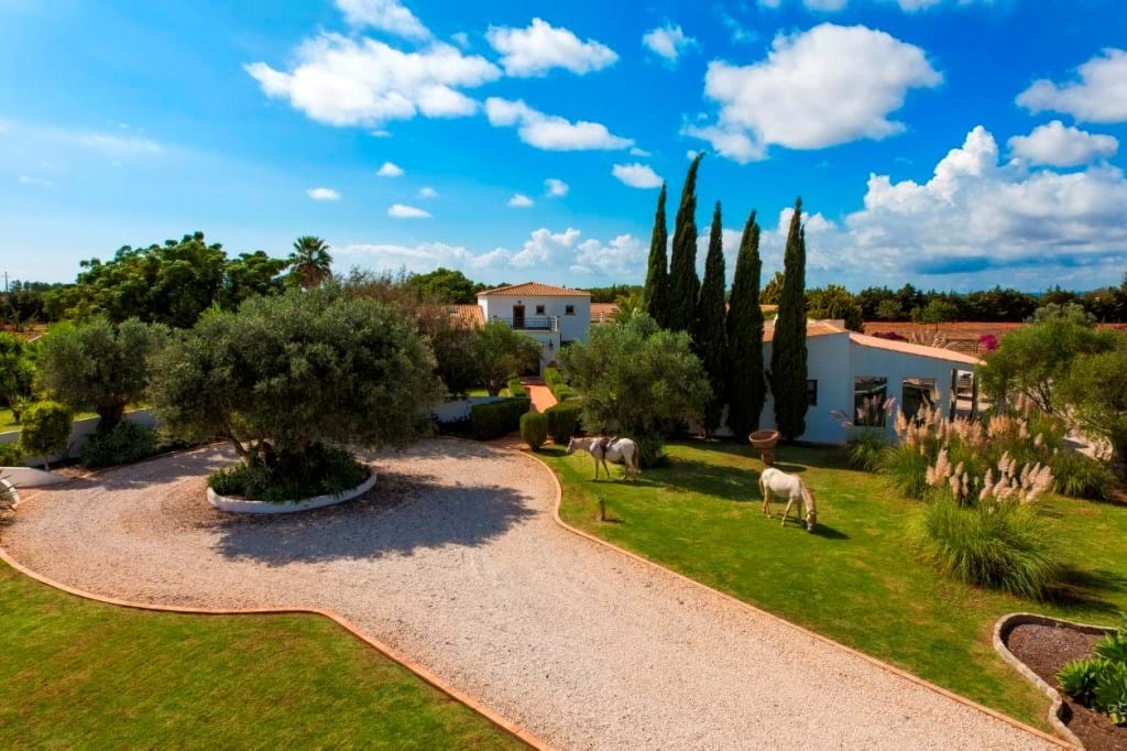 Silves - 4-bedroom country estate + 2 bedroom annexe Accommodation in Lagoa