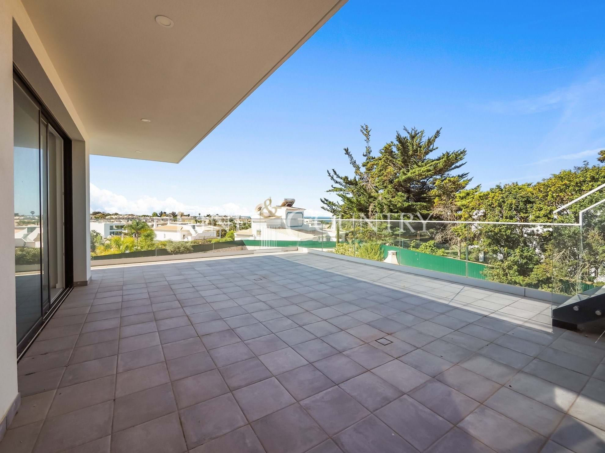 Photo of Ferragudo - Brand new 4-bedroom modern villa with pool, large garage and sea views
