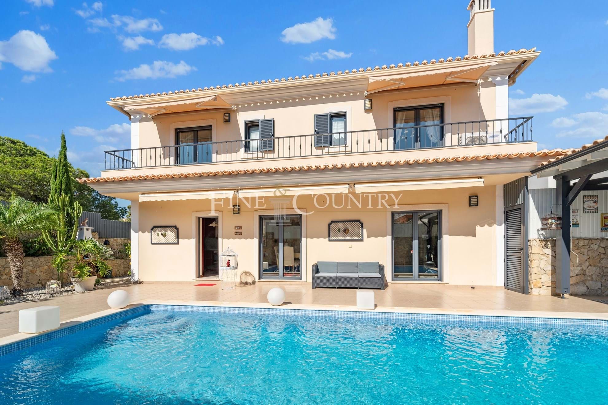 Elegant 4-bedroom villa with private pool near the Albufeira Marina Accommodation in Albufeira