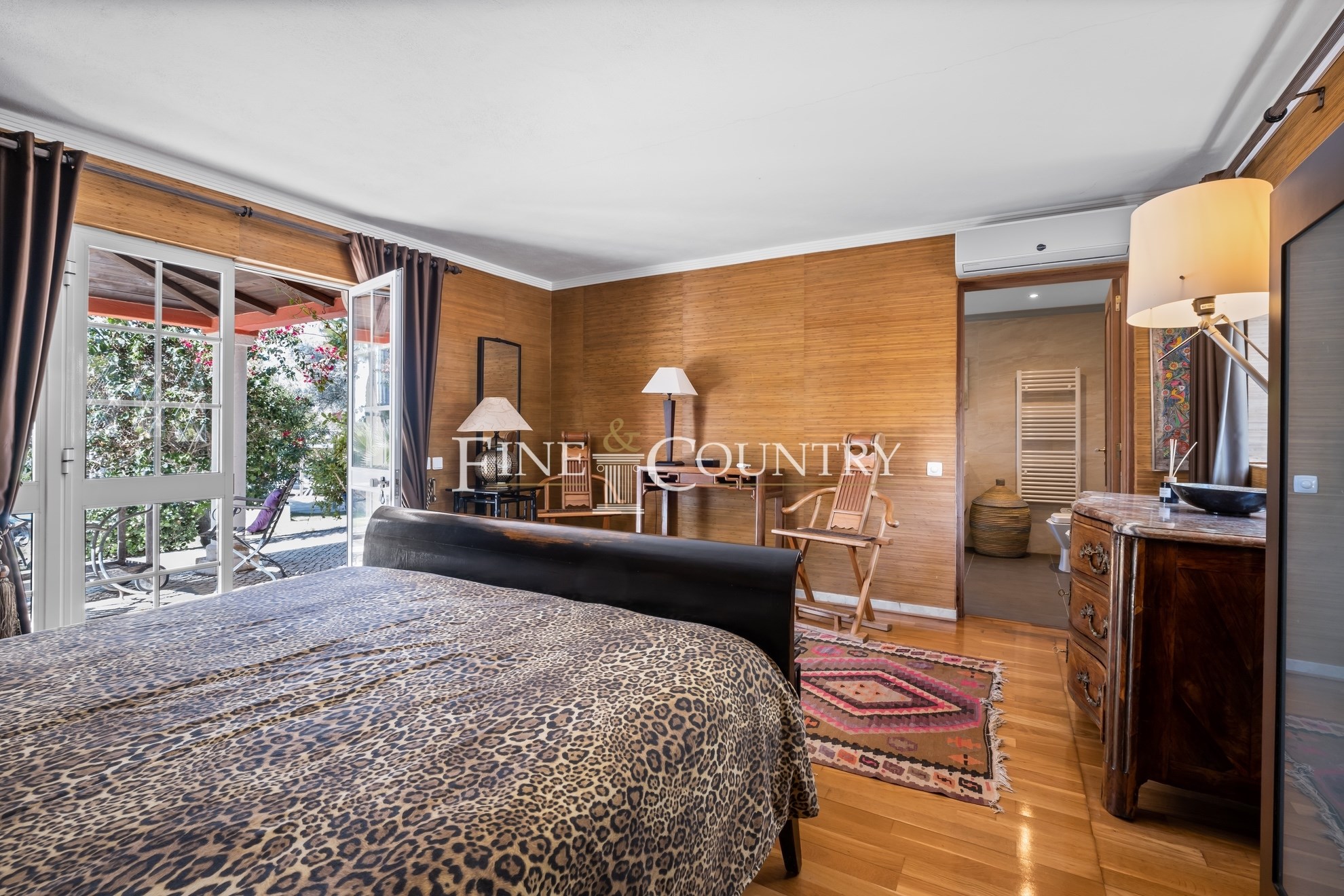 Photo of Stunning 6-bedroom mediterranean Villa in Almancil