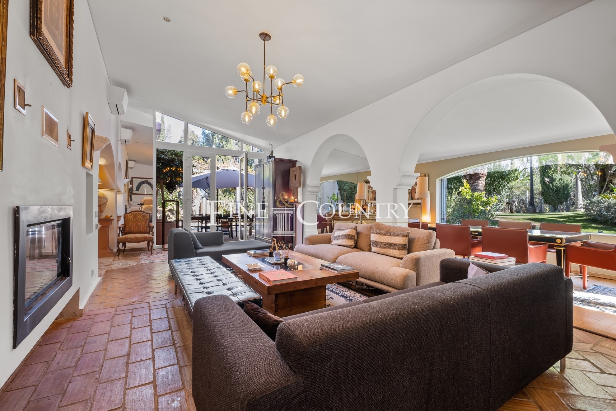 Photo of Stunning 6-bedroom mediterranean Villa in Almancil