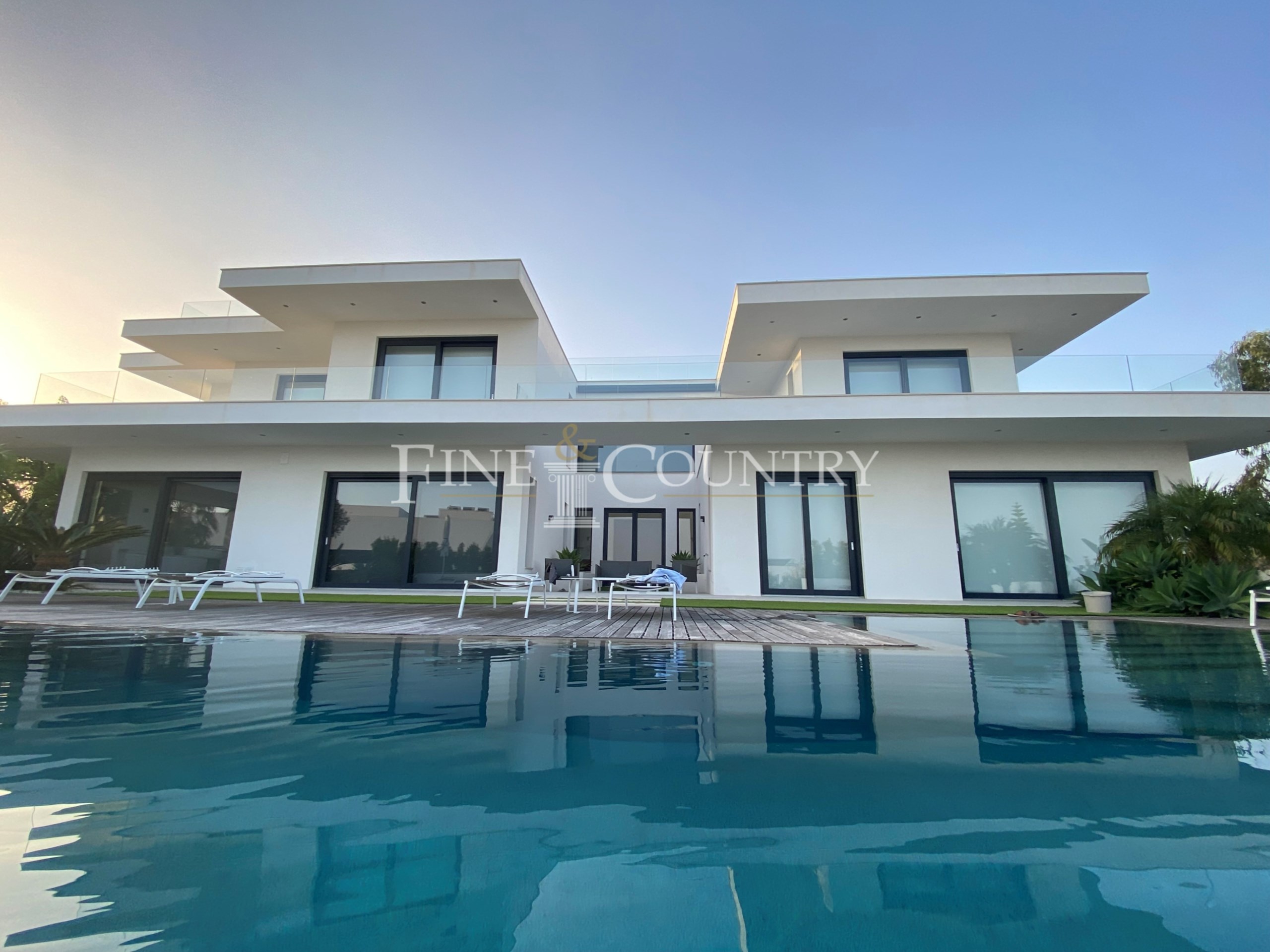 Photo of Carvoeiro - Contemporary 4-bedroom villa with pool and sea views 