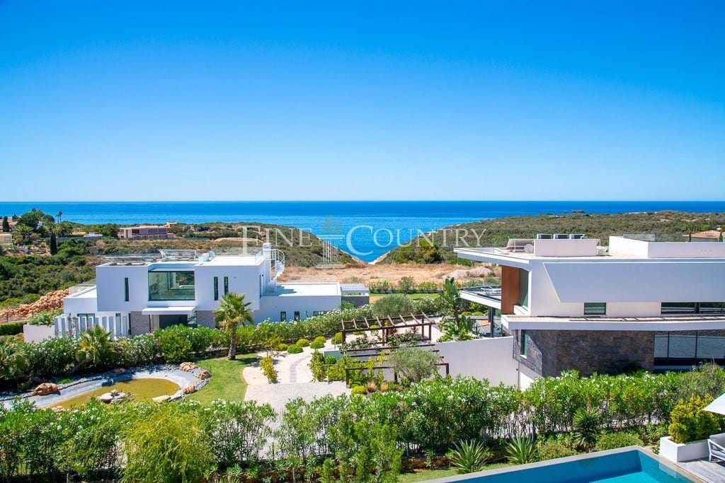 Carvoeiro - Contemporary 4-bedroom villa with pool and sea views  Accommodation in Lagoa