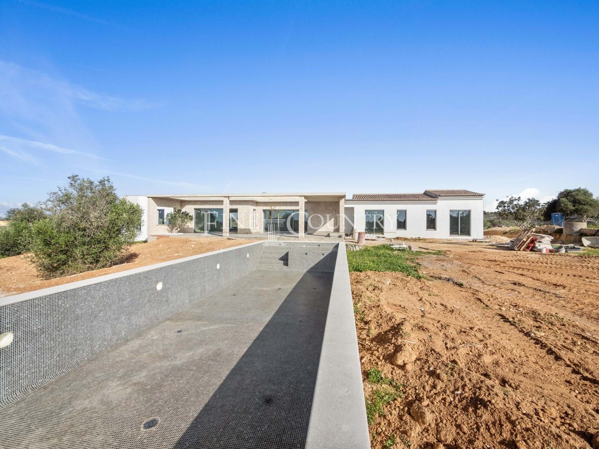 Photo of Carvoeiro - Superb new-build single level 4-bedroom villa close to Salicos