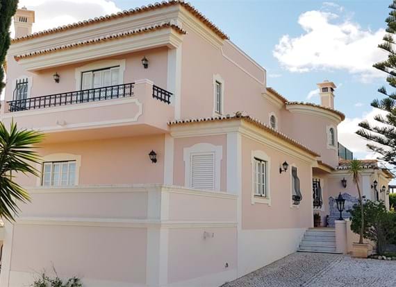 Luxury seafront Villa with direct access to the beach