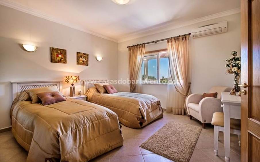 Villa to rent in Lagos - Boavista Golf