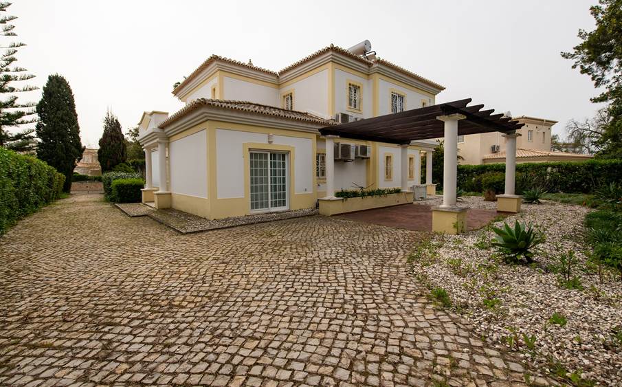 Einfamilienhaus Zu mieten in Portimão - Alvor