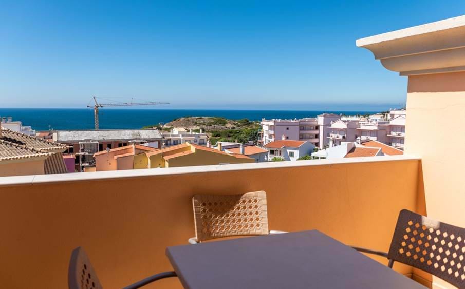Beautiful sea view,Various facilities,Walking distance from the beach,Estrela da Luz Resort